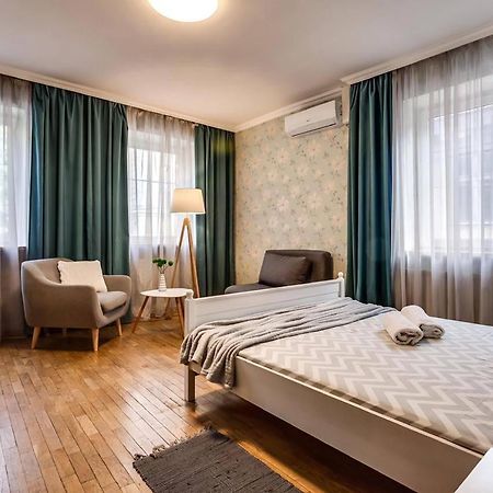 Apartamenty On Knyazya Romana Liov Exterior foto