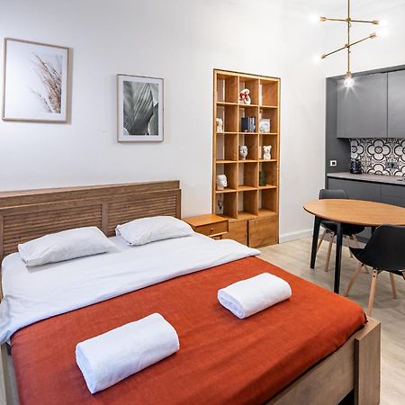 Apartamenty On Knyazya Romana Liov Exterior foto