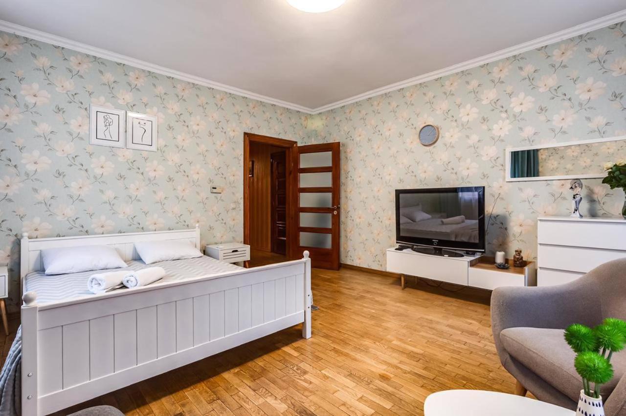 Apartamenty On Knyazya Romana Liov Exterior foto