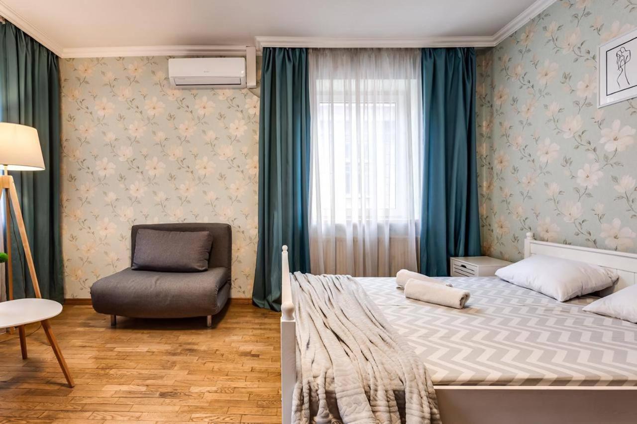Apartamenty On Knyazya Romana Liov Exterior foto