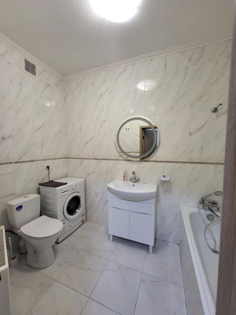 Apartamenty On Knyazya Romana Liov Exterior foto
