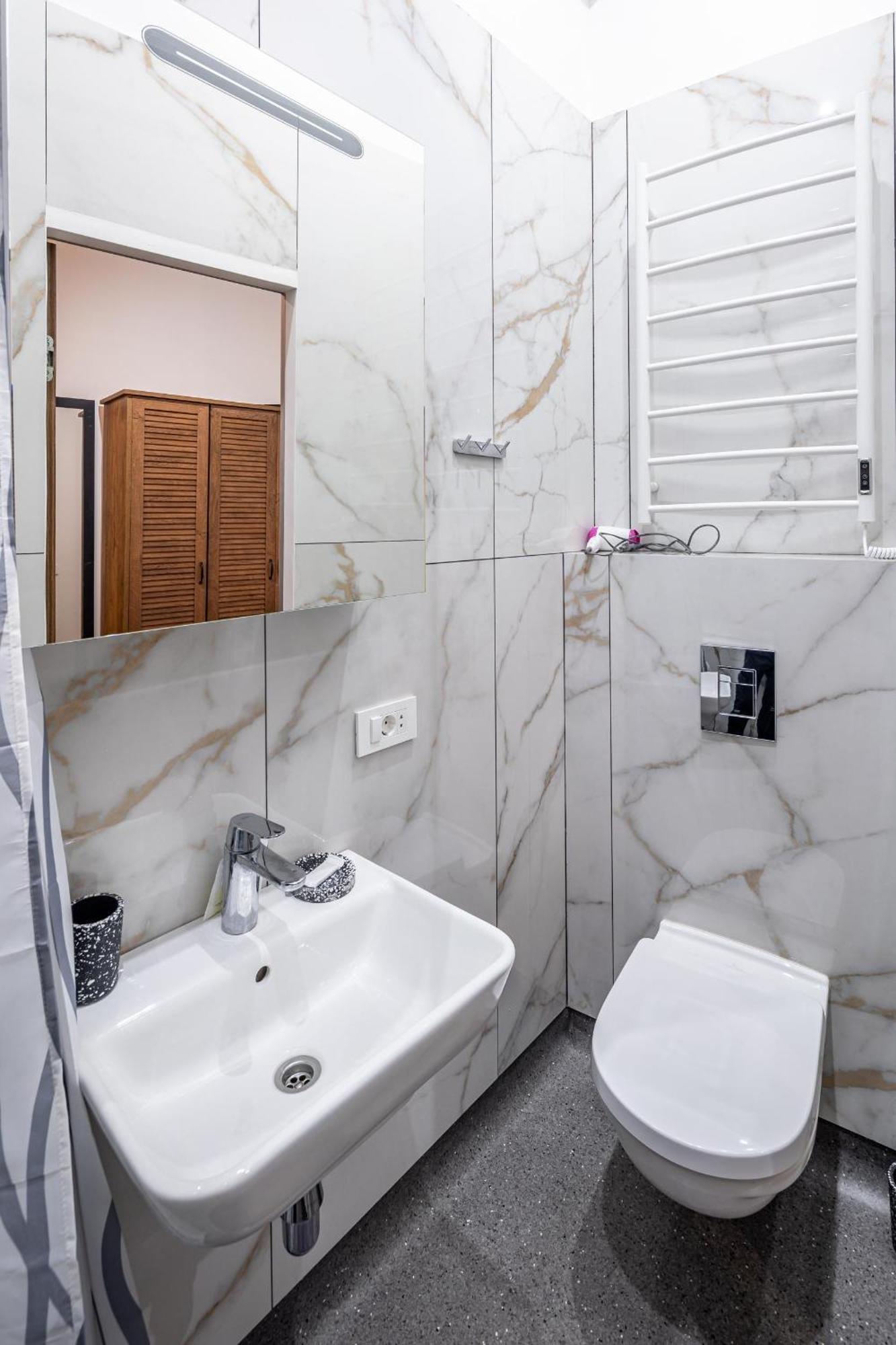 Apartamenty On Knyazya Romana Liov Exterior foto