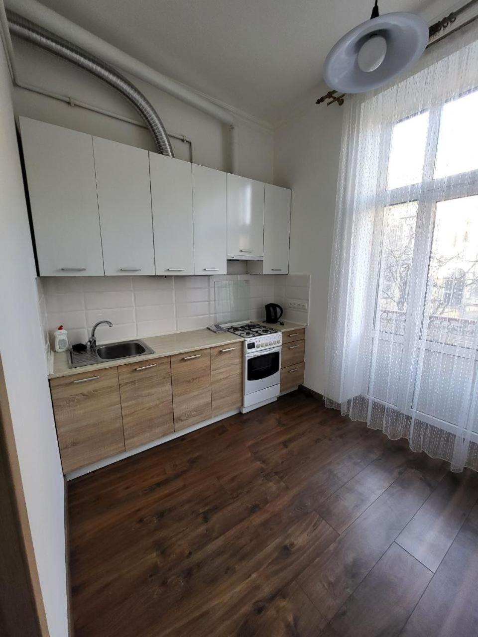 Apartamenty On Knyazya Romana Liov Exterior foto