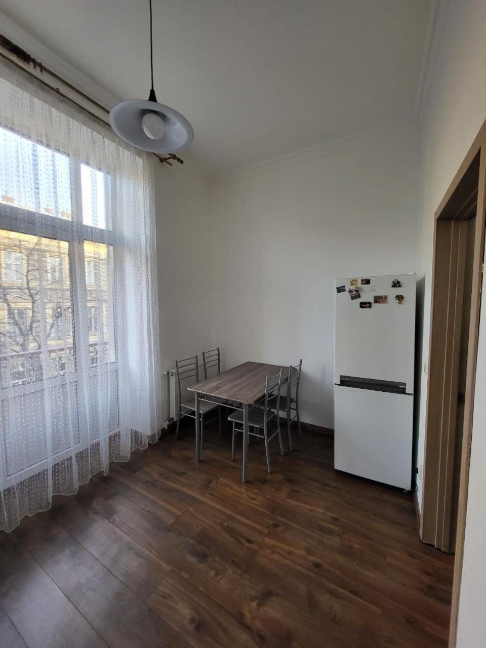 Apartamenty On Knyazya Romana Liov Exterior foto